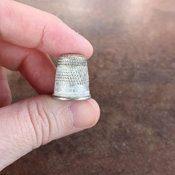 Metal Thimble - Picture 2 of 3